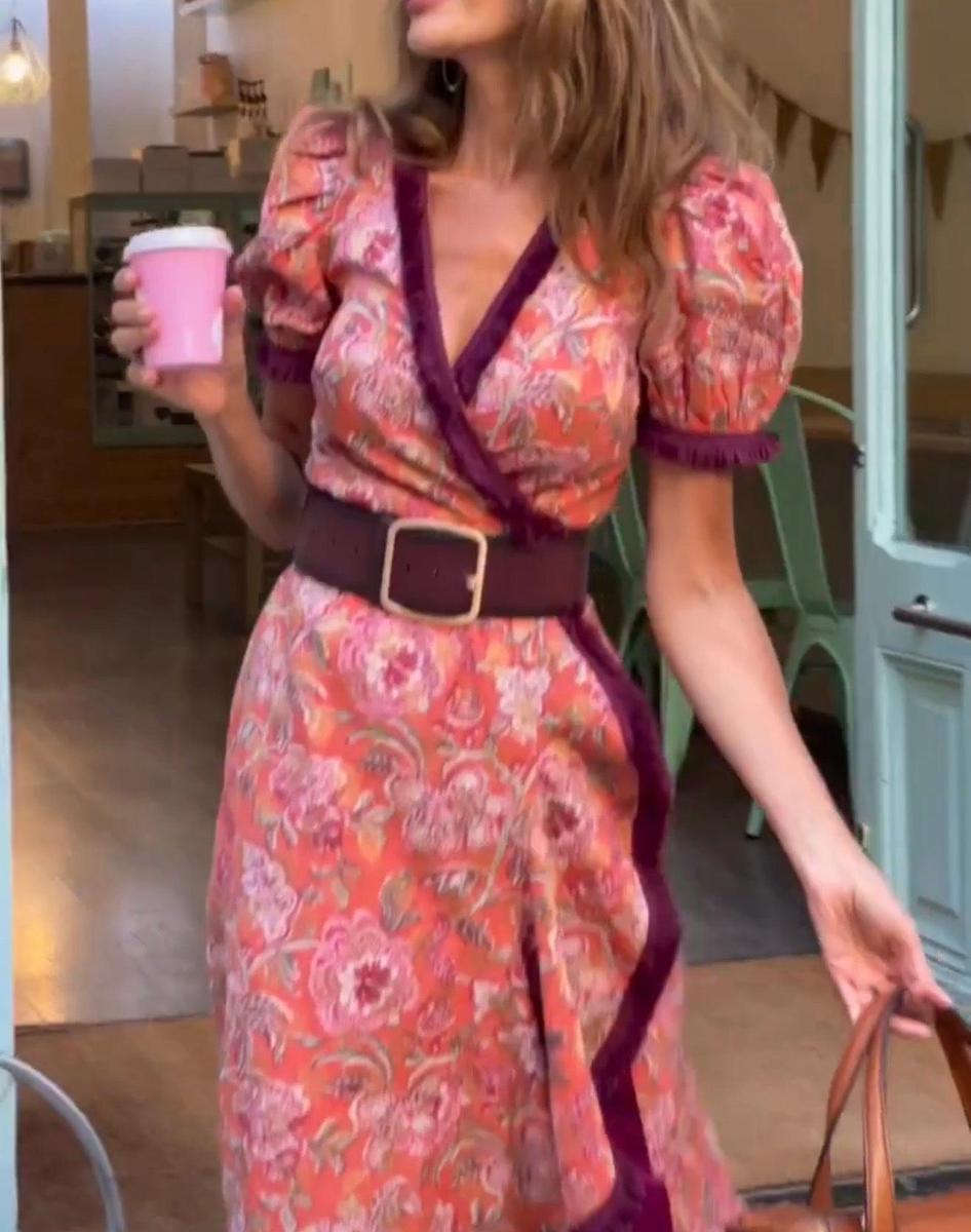 Viana pink A-line maxi dress with V-neckline and short sleeves, flowing floor-length skirt