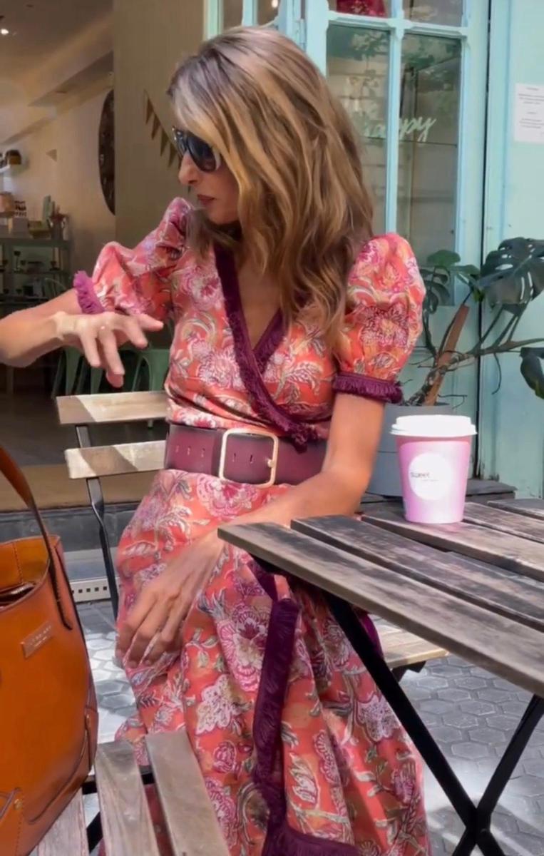 Viana pink A-line maxi dress with V-neckline and short sleeves, flowing floor-length skirt