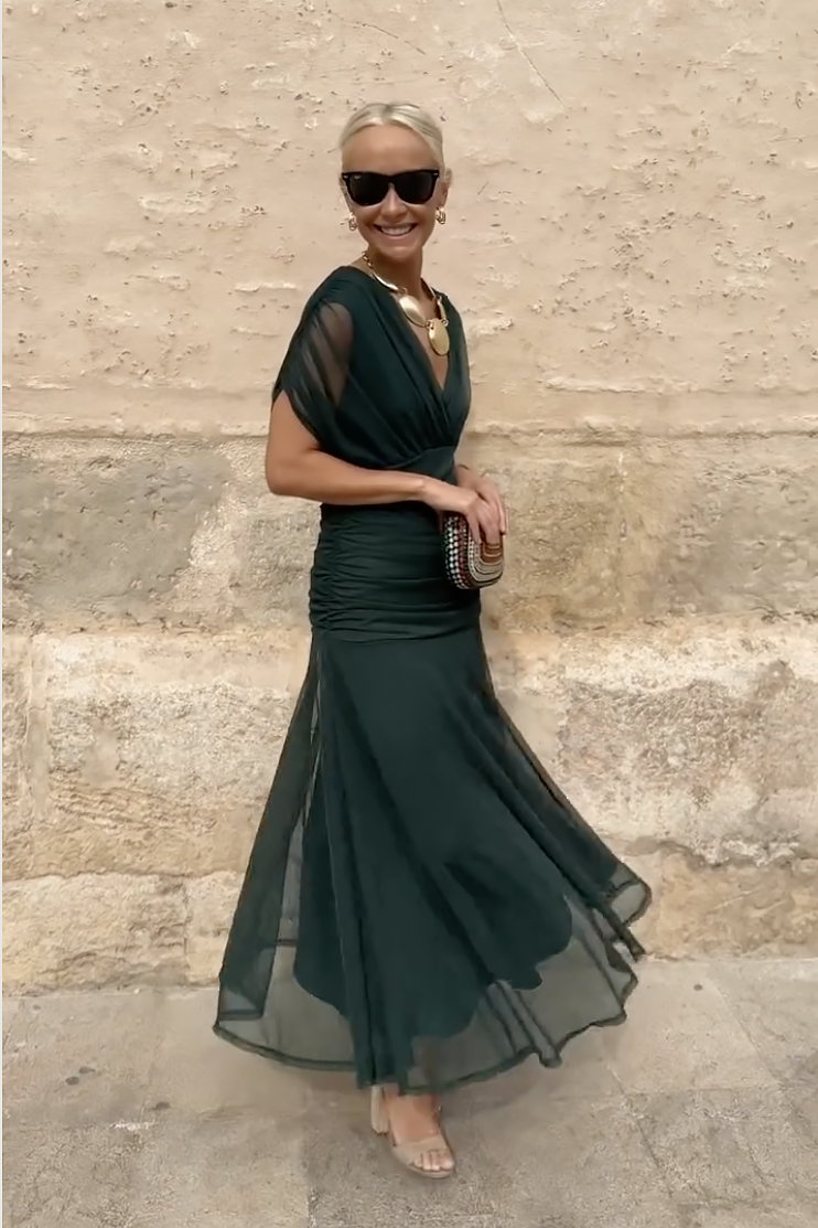 Mela elegant V-neck maxi dress with flowing skirt and drop-shoulder sleeves