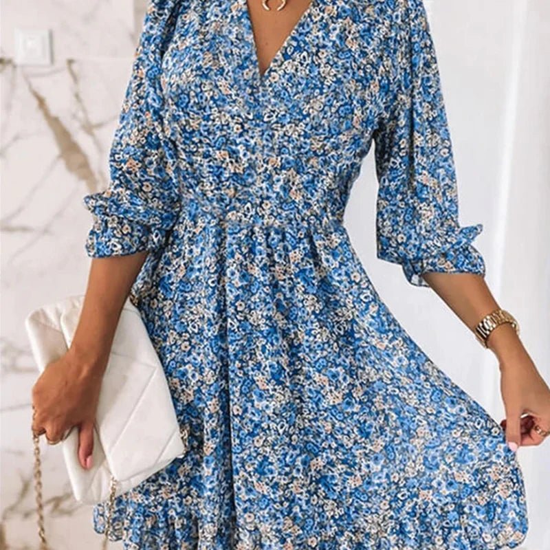 Sunna elegant floral dress with a flattering feminine silhouette
