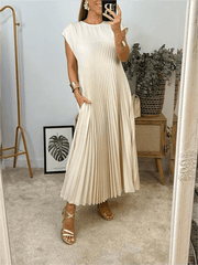 Sandra pleated elegant dress with relaxed flowy fit and pockets, shown in a solid colour