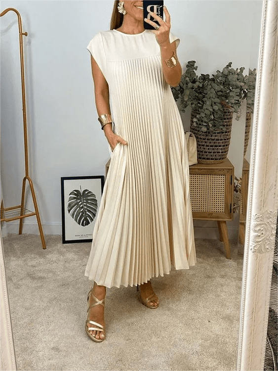 Sandra pleated elegant dress with relaxed flowy fit and pockets, shown in a solid colour