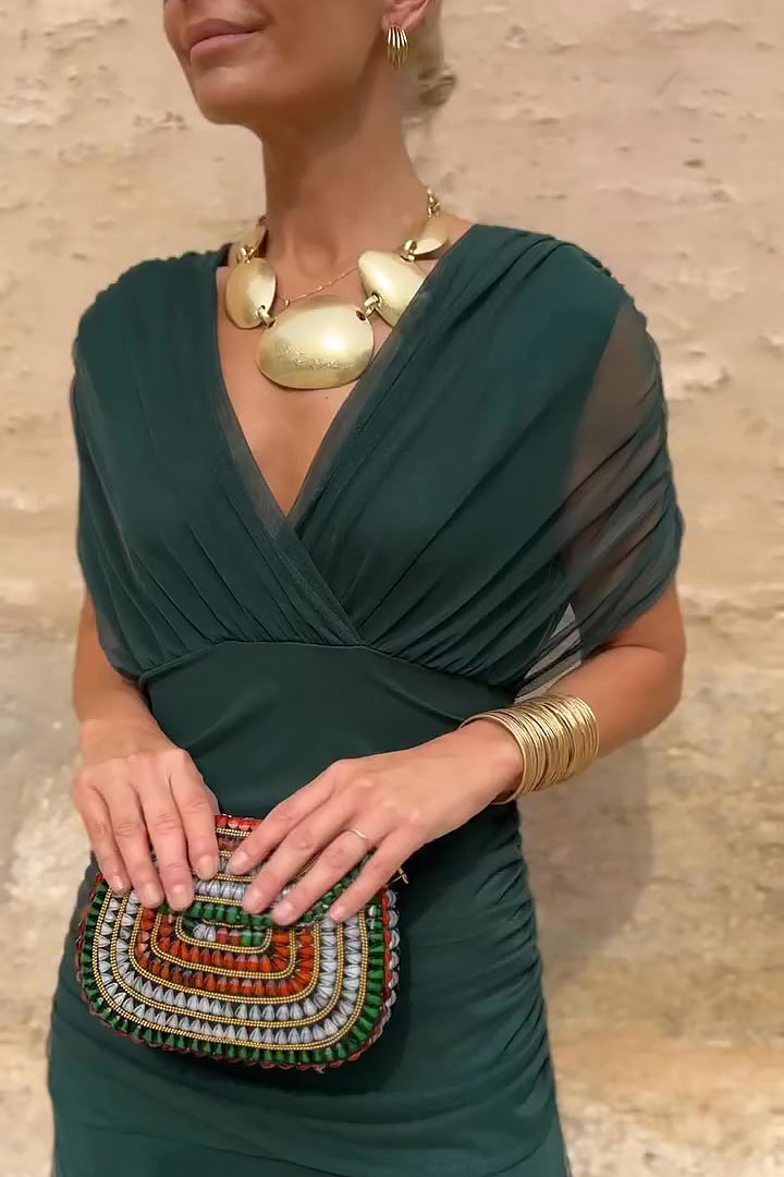 Mela elegant V-neck maxi dress with flowing skirt and drop-shoulder sleeves