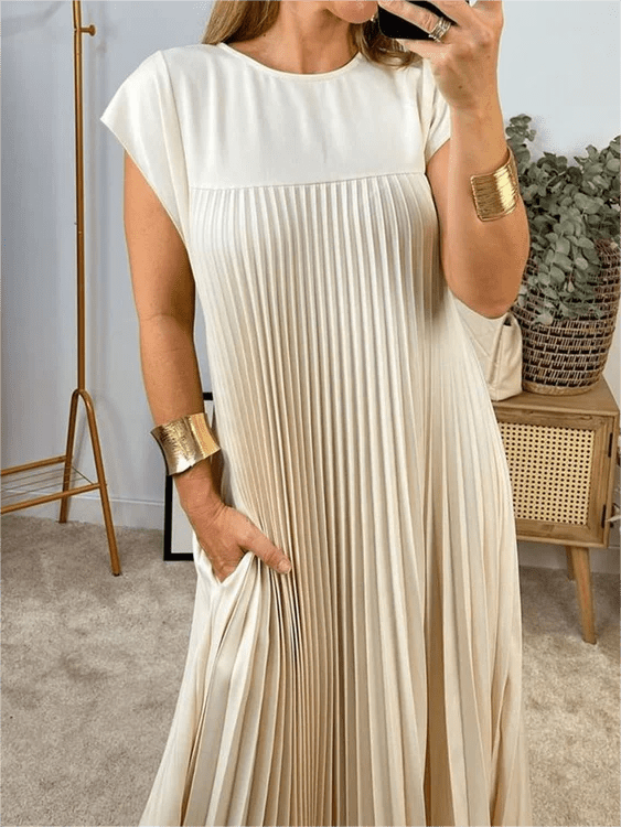 Sandra pleated elegant dress with relaxed flowy fit and pockets, shown in a solid colour