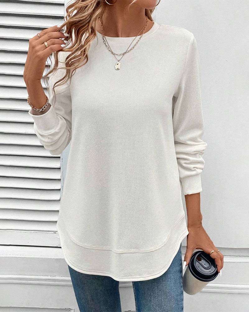 Ynes graceful long sleeve top with a classic round neck and regular fit