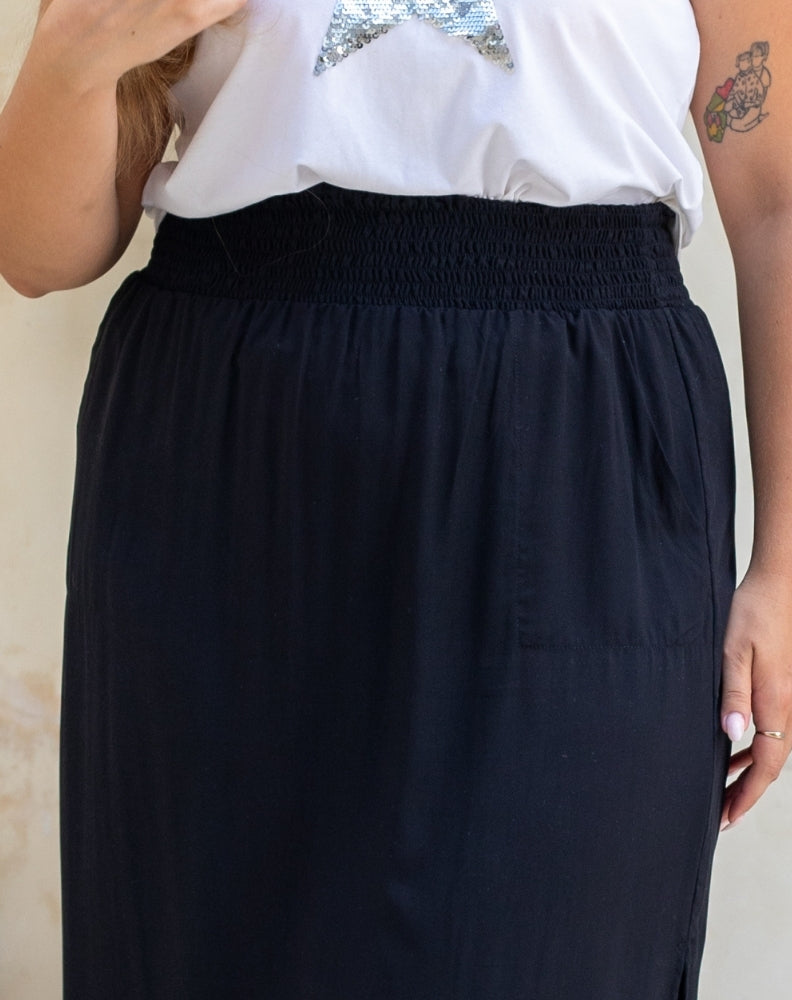 Darcy summer ease maxi skirt with high-rise waist, side split and flowing hem