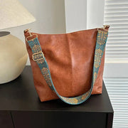 Tyla urban heritage leather shoulder bag with structured silhouette and shoulder strap
