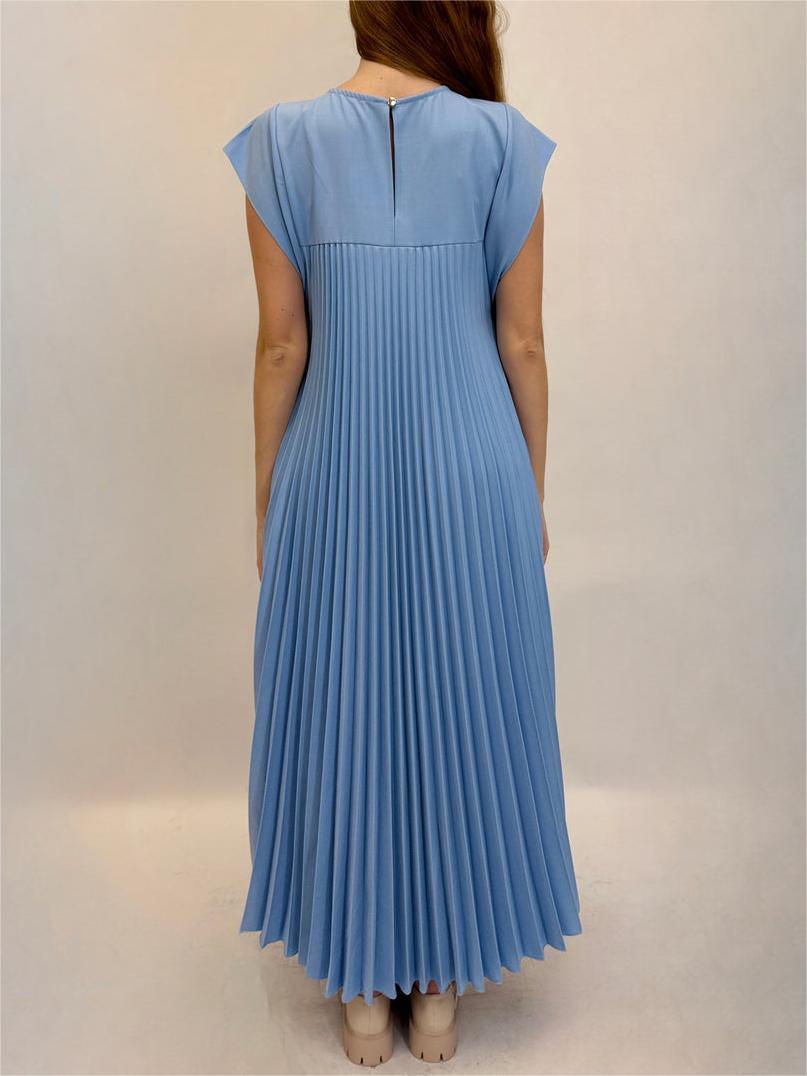 Sandra pleated elegant dress with relaxed flowy fit and pockets, shown in a solid colour