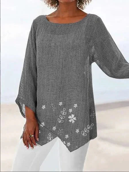 Luisa floral plus size blouse with soft V-neckline and relaxed silhouette