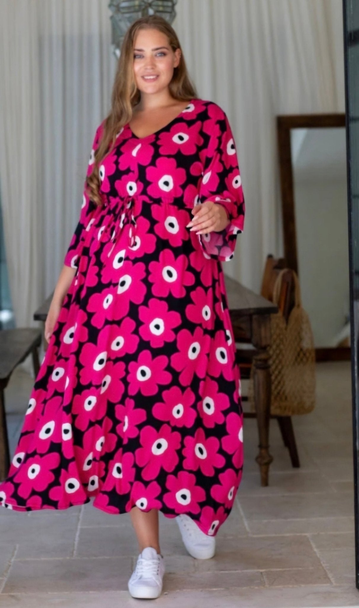 Jella floral maxi dress with V-neckline, wide sleeves and drawstring waist